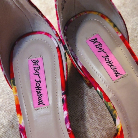 NEW Betsy Johnson Fay Floral Satin Tie-bow Peep toe heels with ankle straps, 8 - Picture 3 of 11